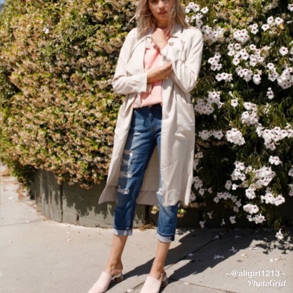 SALE - Distressed Crop Jeans - Picture 3 of 4